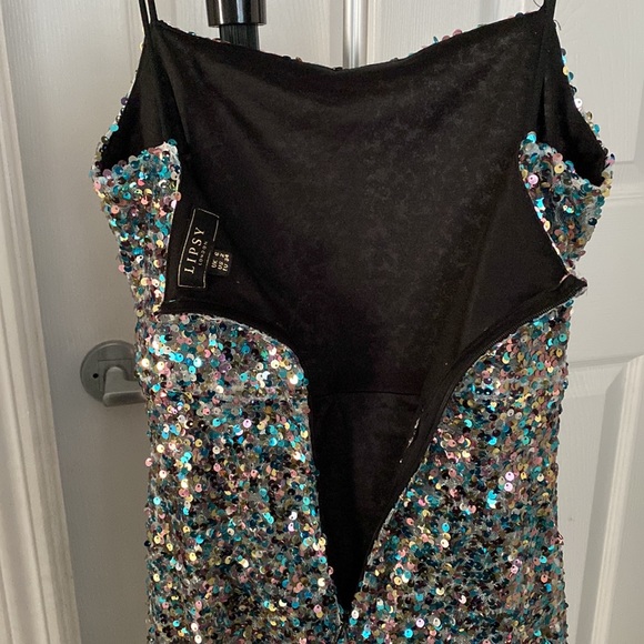 Beautiful body hugging sequin midi dress. Great for formal events, weddings, etc - Picture 4 of 6